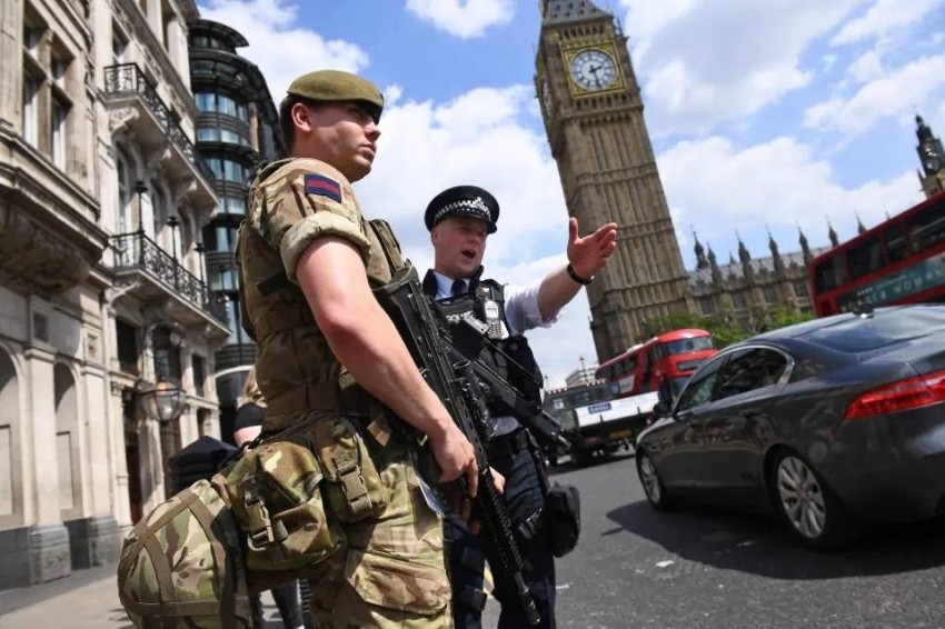 بريطانيا ترفع مستوى التحذير من عمل إرهابي إلى «خطير»