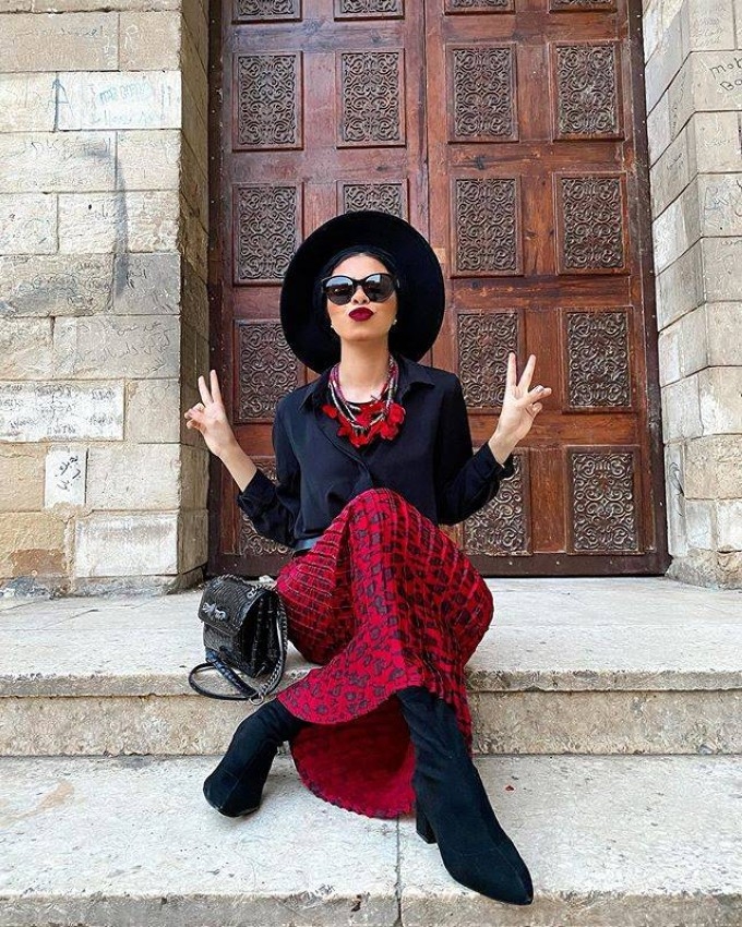طريقة تنسيق بوت الساق الطويل مع الحجاب بأسلوب مدونات الموضة