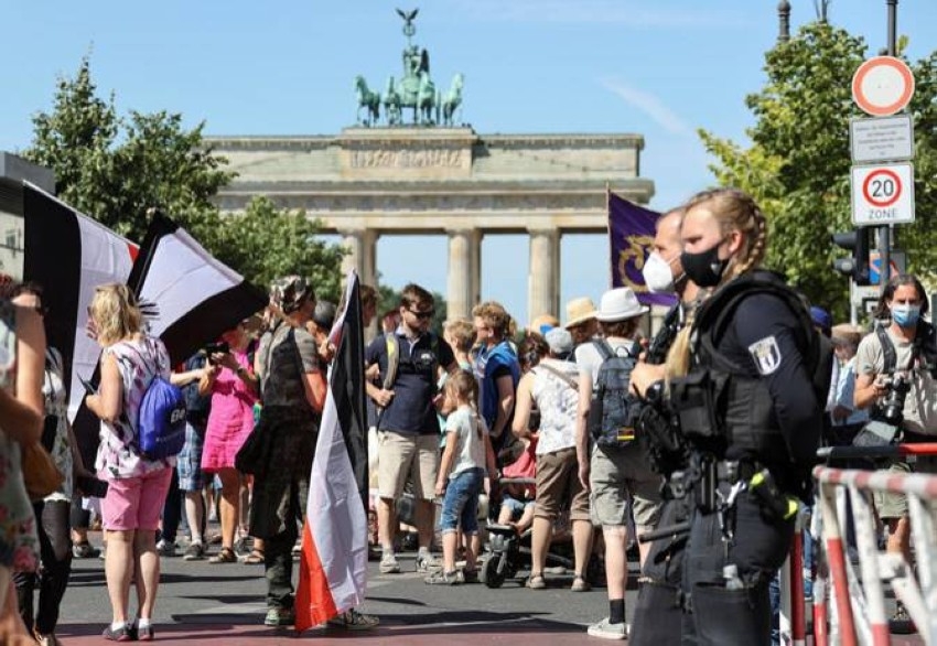 مظاهرة سابقة في برلين ضد قيود كورونا. (رويترز - أرشيفية)