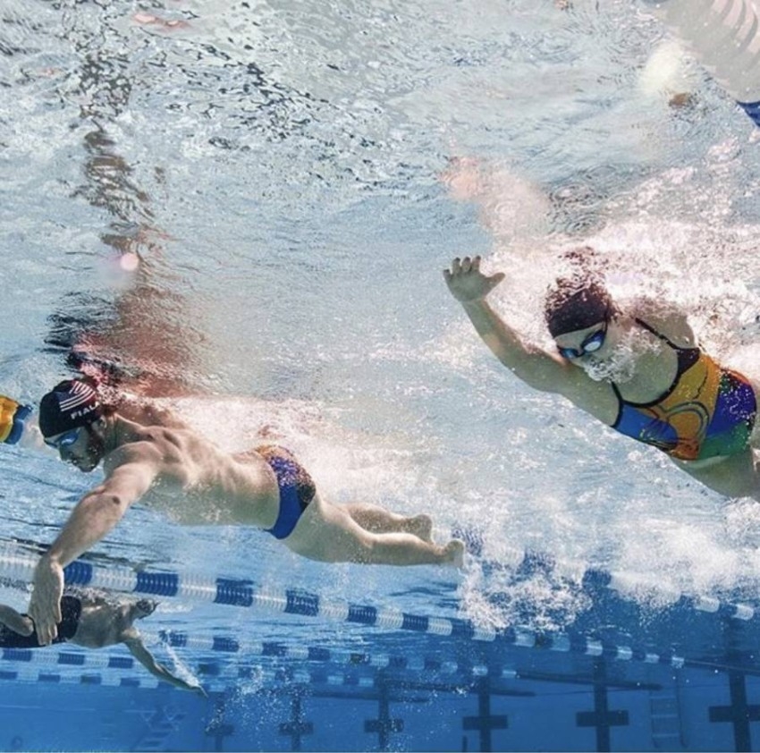 سبّاحو الفجيرة يشكون تدريبات «البحر».. هيئة الرياضة: مسبح أولمبي قريباً