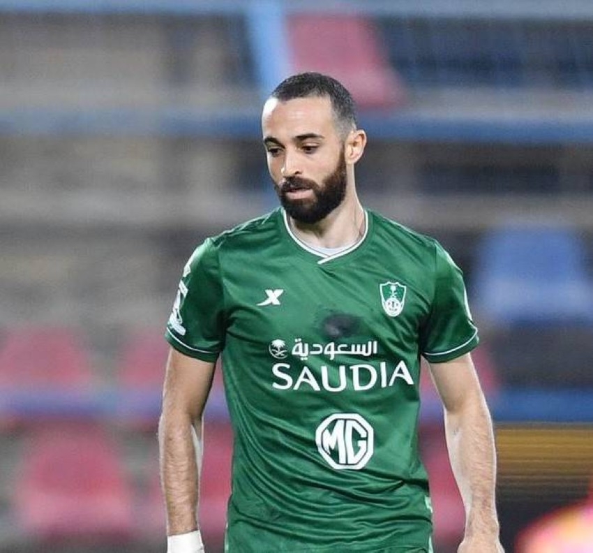 إصابة فتوحي لاعب الأهلي السعودي بكورونا
