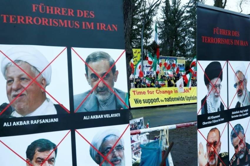 بعد عام من احتجاجات نوفمبر في إيران.. غياب التحقيقات العادلة والسلطات تهدد عائلات الضحايا