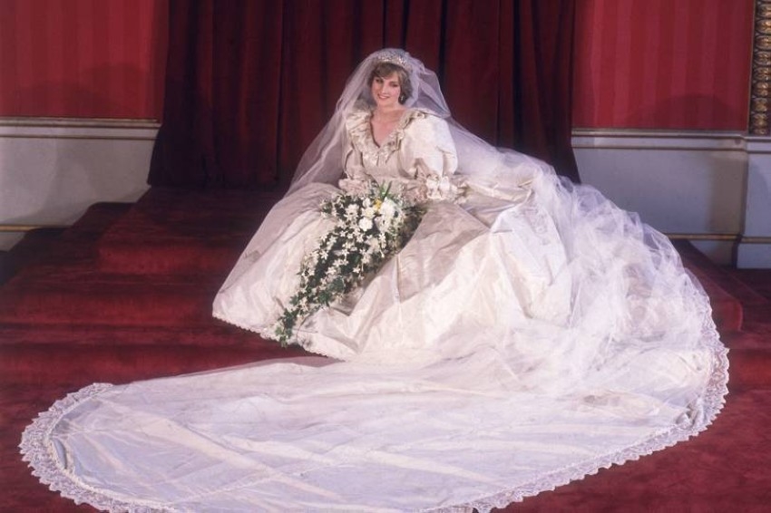 رغم مرور 23 عاماً.. 9 أسرار لا تعرفونها عن فستان زفاف الأميرة ديانا