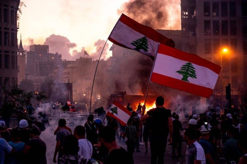 معرض «إلى بيروت».. عدسة مصور ترصد انفجار المرفأ
