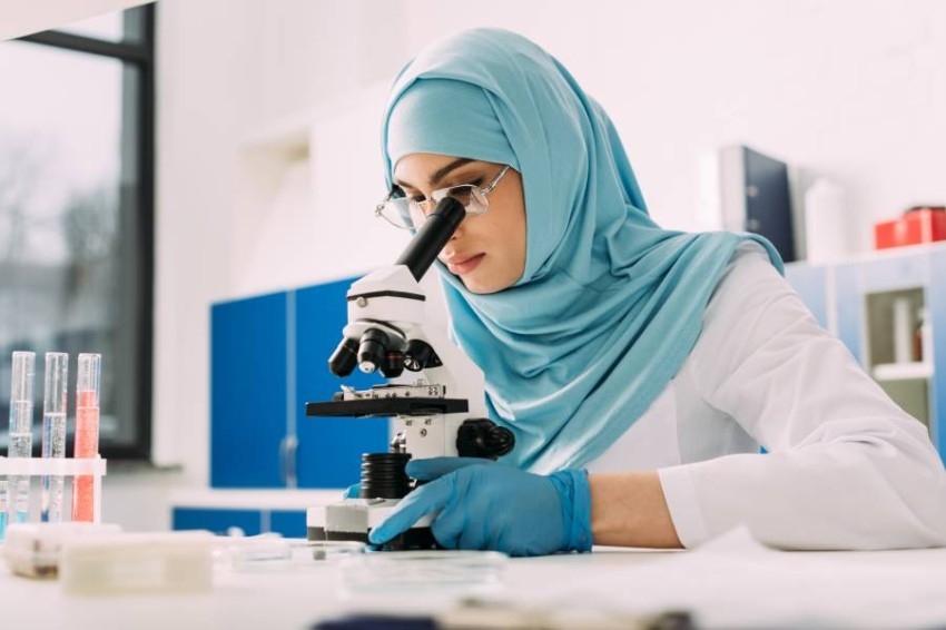 عالمات عربيات يطالبن باستحداث برامج تحفز النساء على البحث العلمي