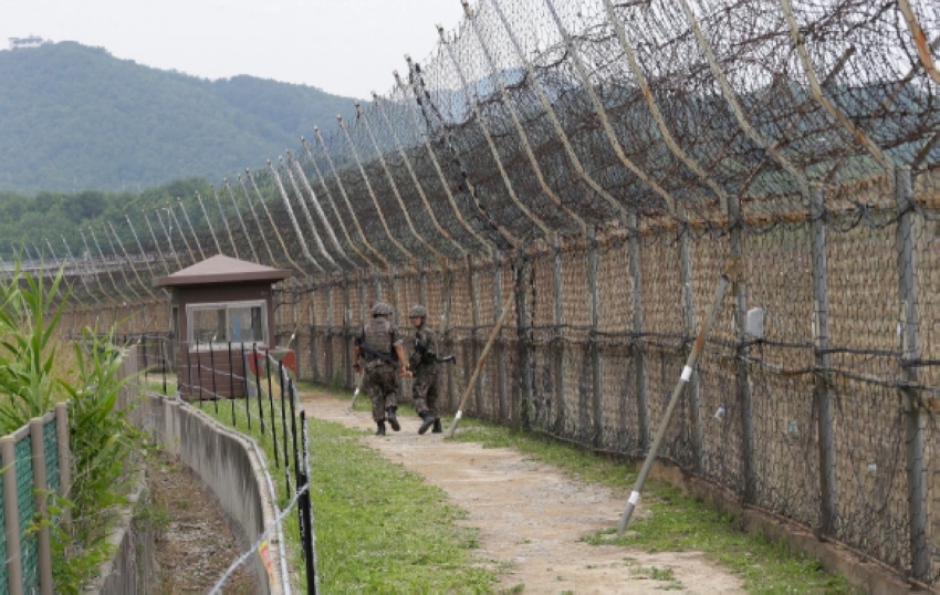 لاعب جمباز يهرب من كوريا الشمالية بالقفز عبر الحدود