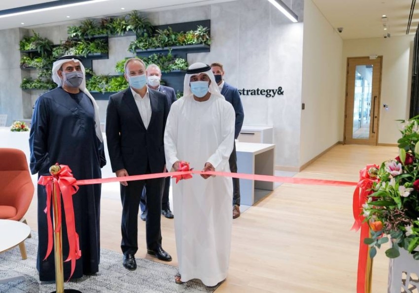 أحمد بن سعيد يفتتح المبنى الجديد لشركة (بي دبليو سي) الشرق الأوسط في دبي