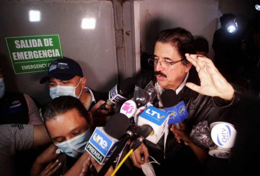 احتجاز رئيس هندوراس السابق في مطار وبحوزته 18 ألف دولار