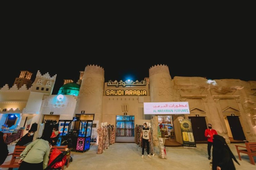 واجهات أجنحة «مهرجان الشيخ زايد» تحف إبداعية