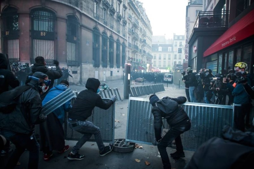 اشتباكات بين الشرطة الفرنسية ومحتجين على قانون أمني جديد