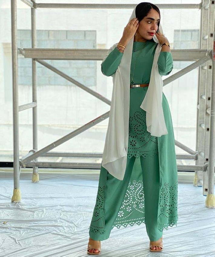 إطلالات من مدونات الموضة الإماراتيات اعتمديها في اليوم الوطني