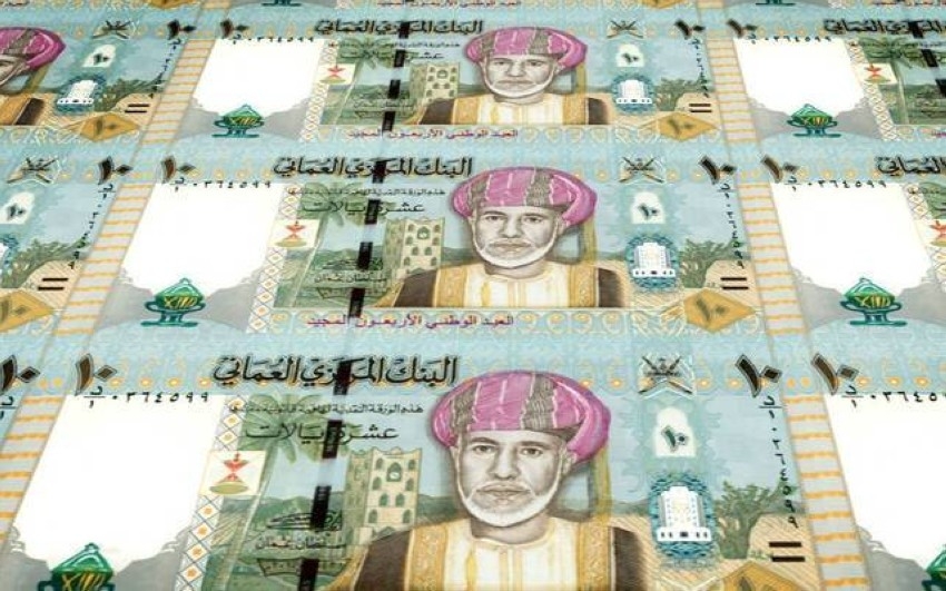 استقرار سعر الريال العماني  .. وراءه تحسن المؤشرات الاقتصادية في عمان