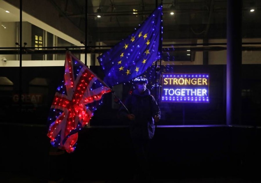 الاتحاد الأوروبي وبريطانيا يعلنان توقف مباحثات بريكسيت مؤقتاً