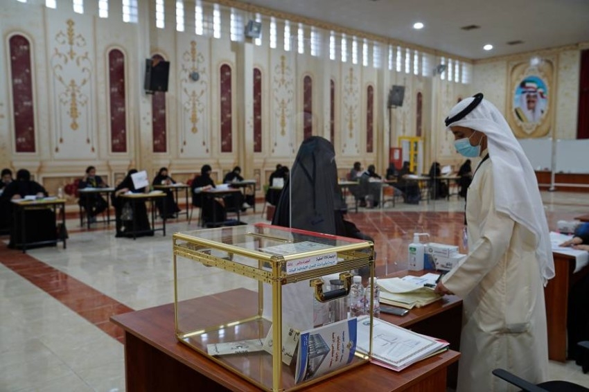 بدء عملية التصويت في انتخابات مجلس الأمة الكويتي