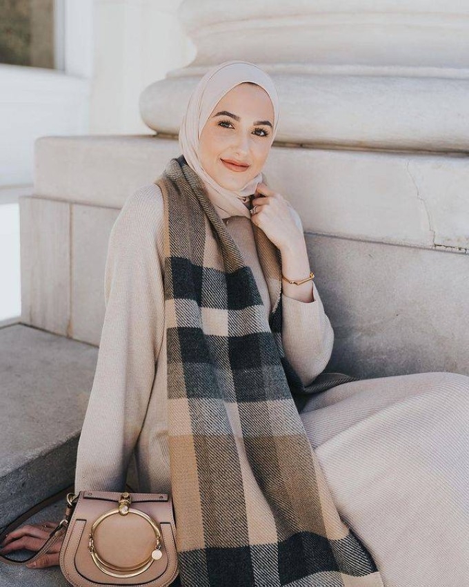 تنسيق الحجاب مع السكارف الشتوي بأفكار عصرية