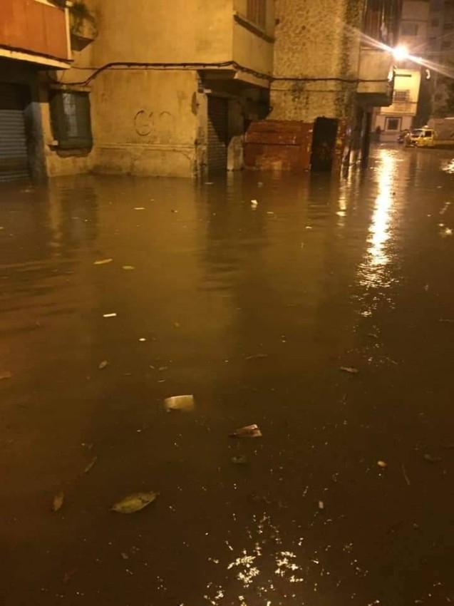 الأمطار تحول أكبر مدينة مغربية إلى بركة مياه
