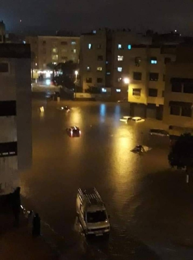 الأمطار تحول أكبر مدينة مغربية إلى بركة مياه