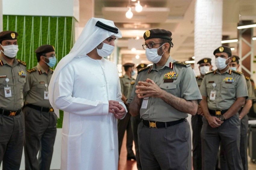 مكتوم بن محمد يتفقّد سير العمل في «إقامة دبي»