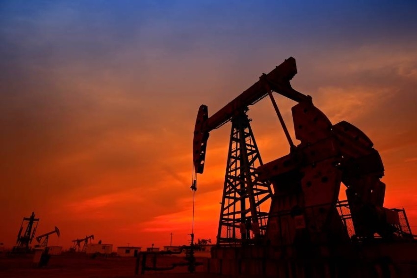 النفط ينزل في ظل إجراءات عزل عام في الصين