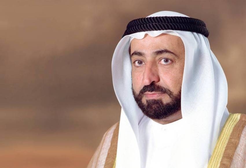 حاكم الشارقة يعزي أمير الكويت في وفاة الشيخة فضاء جابر الأحمد الصباح