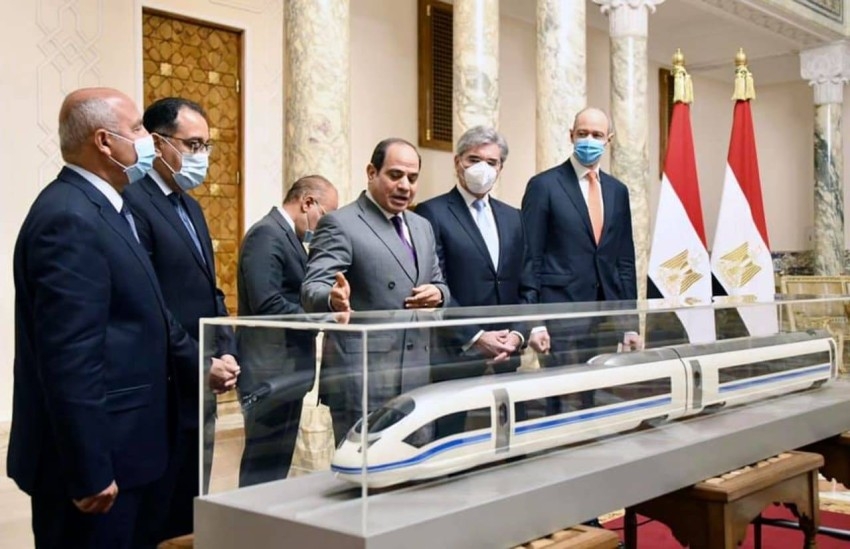 القطار الكهربائي في مصر.. قصة مشروع يضم 15 محطة «من العين السخنة للعلمين»