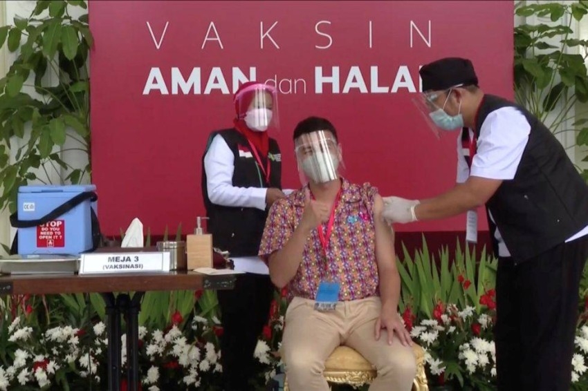 إندونيسيا تمنح مؤثري السوشيال ميديا أولوية لقاح كورونا