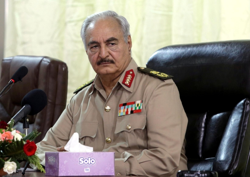 قائد عام الجيش الليبي يستقبل رئيس المخابرات الإيطالية