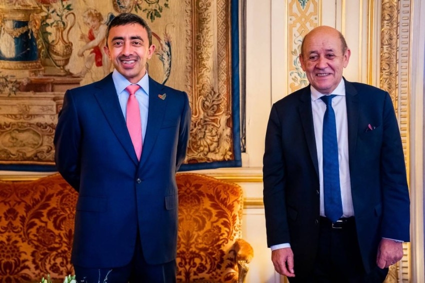 عبدالله بن زايد يلتقي وزير خارجية فرنسا في باريس