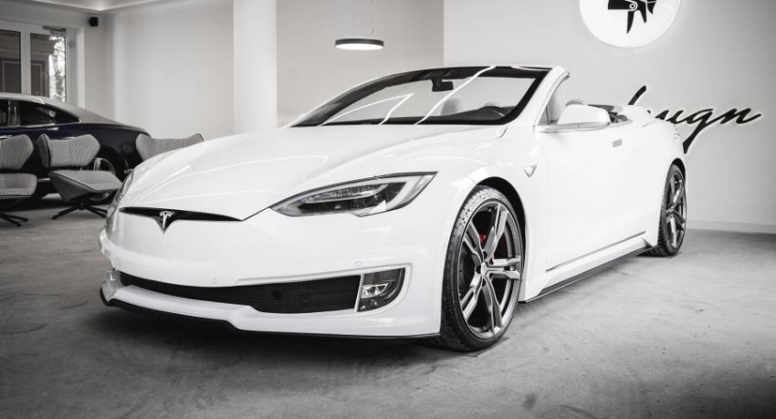 بالصور.. تعديل مذهل يجعل تيسلا Model S سيارة مكشوفة بزوج من الأبواب