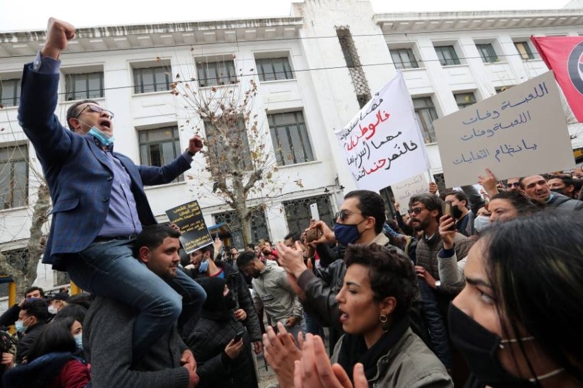تونس.. احتجاجات تهتف بسقوط الإخوان و«الغنوشي السفاح»