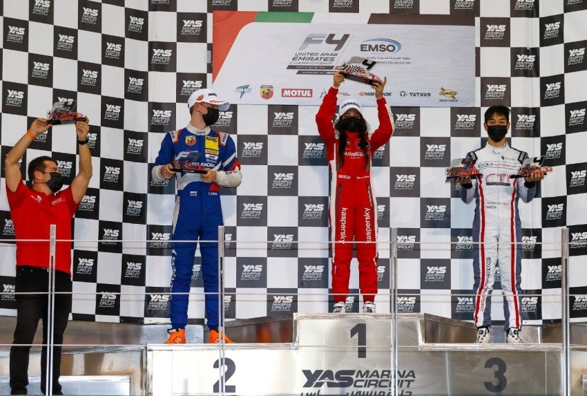 القبيسي تفوز بالجولة الثانية من بطولة فورمولا 4 الإمارات