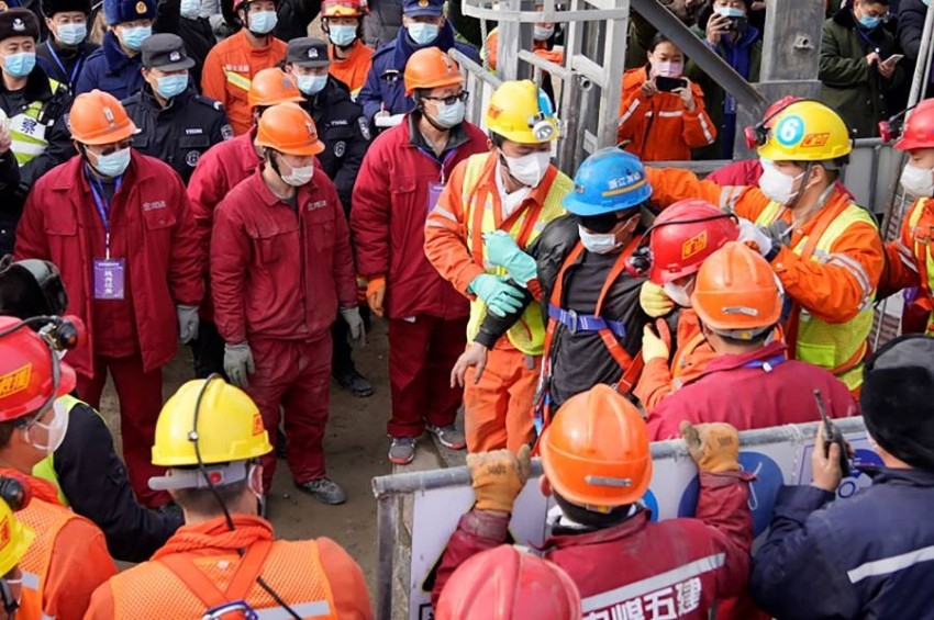 وفاة 9 من عمال المناجم العالقين تحت الأرض في الصين