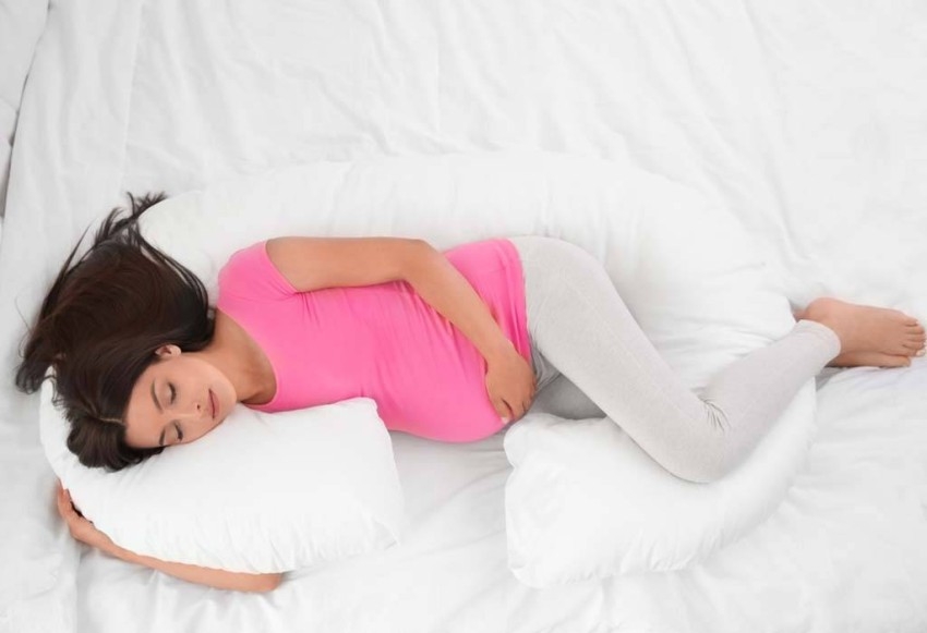 طرق النوم الصحيحة للمرأة الحامل