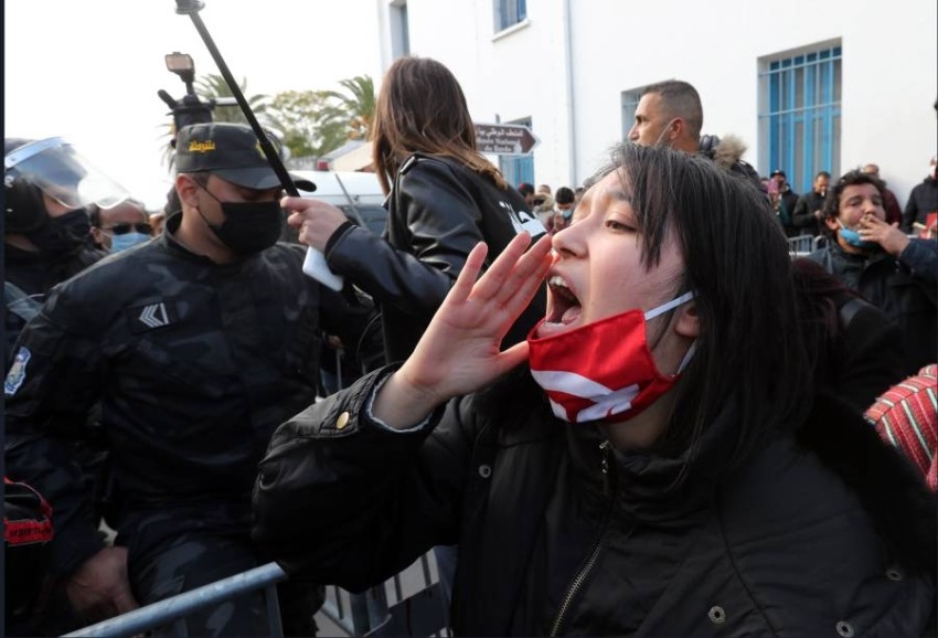 الحكومة التونسية الجديدة.. خلافات البرلمان وغضب الشارع