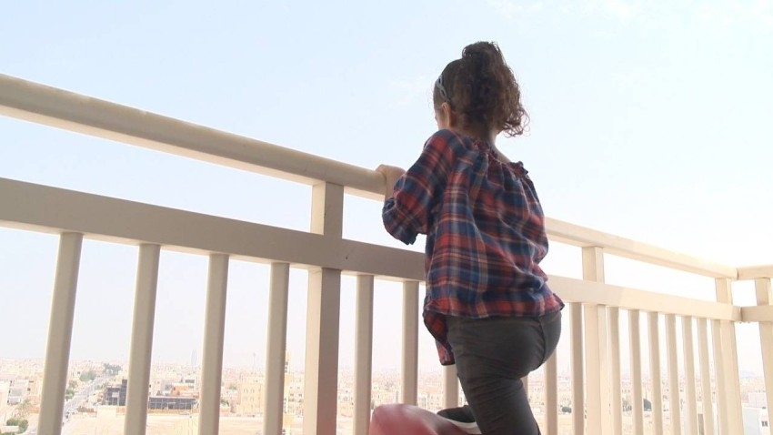 شرطة أبوظبي تدعو لتأمين النوافذ والشرفات لحماية الأطفال من السقوط