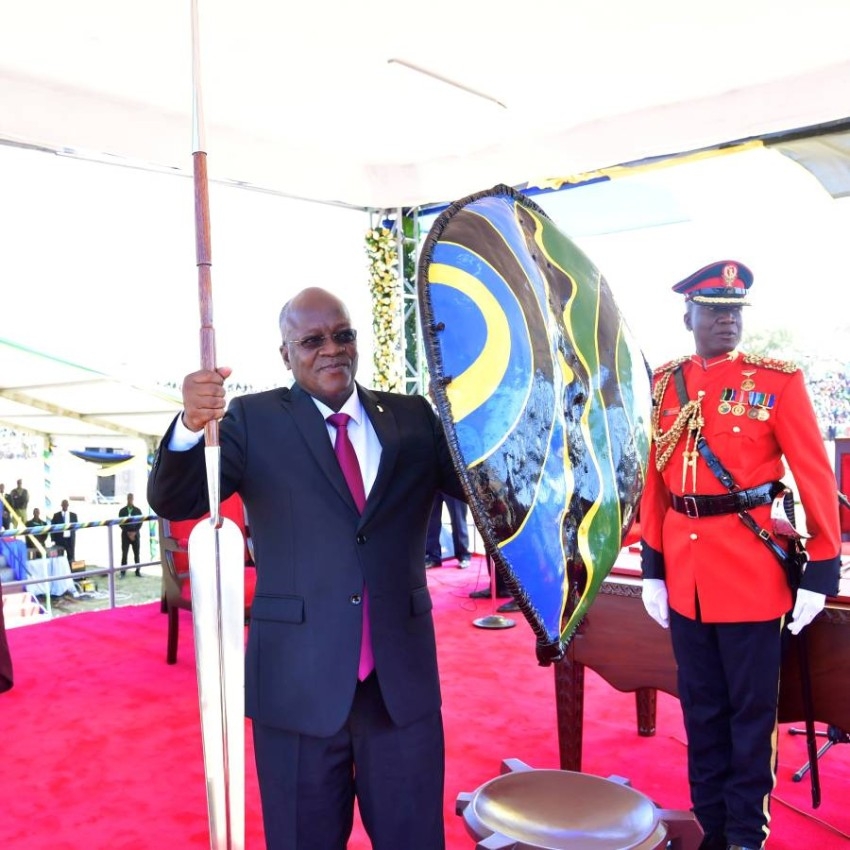 رئيس تنزانيا رافضاً اللقاحات: الله سيحمينا من كوفيد-19