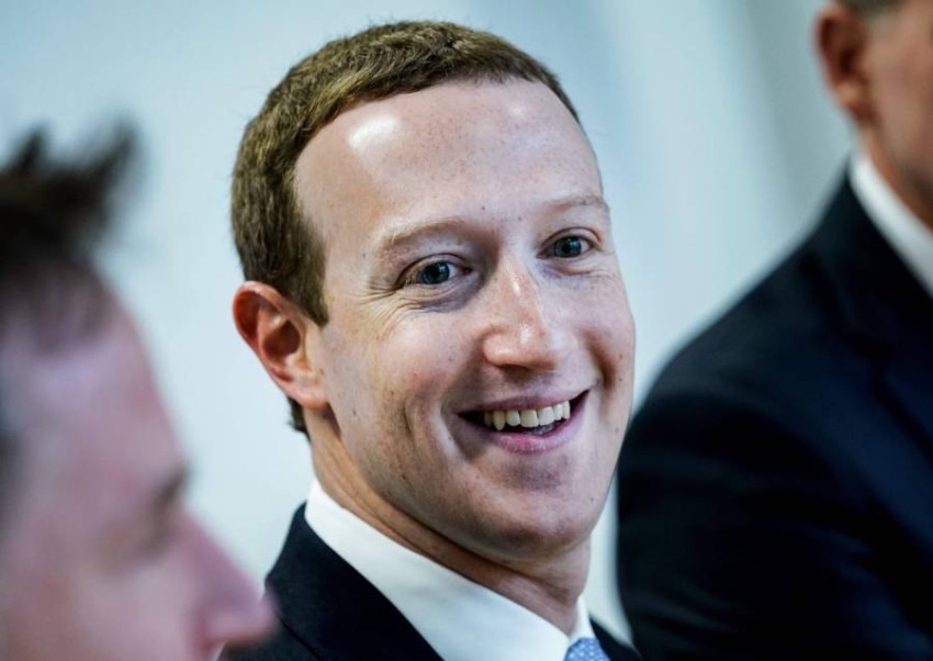 فيسبوك يتخذ قراراً جديداً بشأن «مجموعات السياسة»