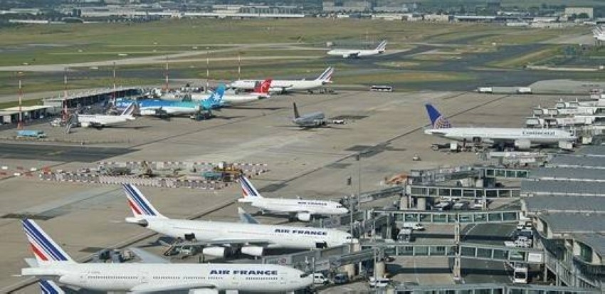 فرنسا تعلق جميع الرحلات الجوية مع الدول غير الأوروبية لمواجهة 
سلالات كورونا المتحورة