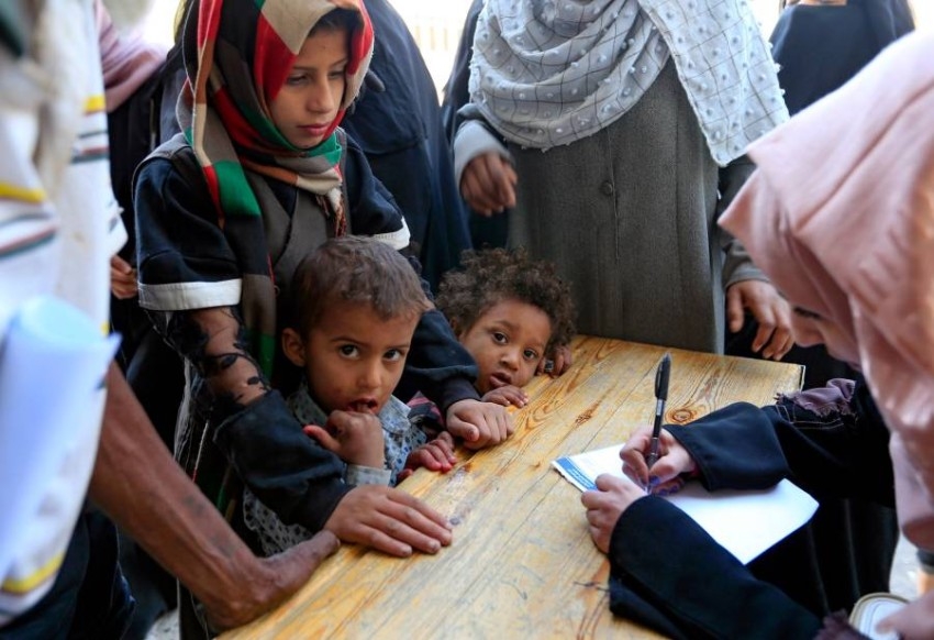اليمن.. تحذيرات من خطر المجاعة بسبب سرقة الحوثيين المساعدات الإنسانية