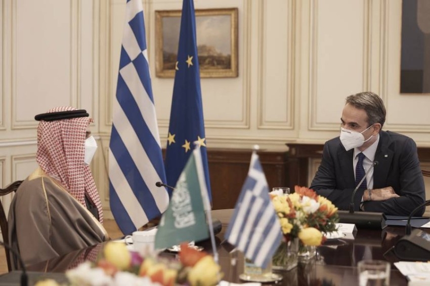 رئيس الوزراء اليوناني ووزير الخارجية السعودي يبحثان الأوضاع الإقليمية