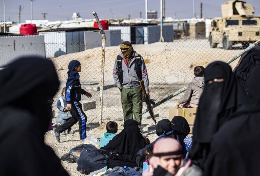 تهريب وتجنيد عملاء.. داعش يحول مخيمات اللاجئين إلى قاعدة لعملياته