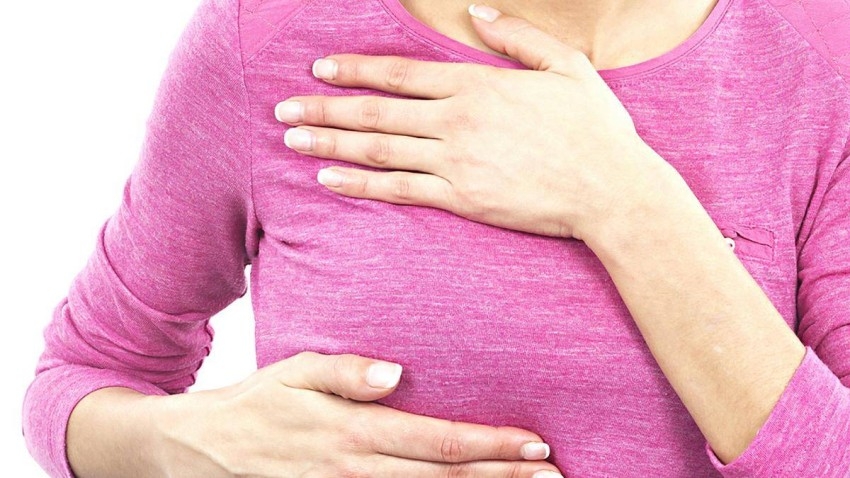 أعراض سرطان الثدي.. إشارات إياكِ أن تُهمليها!