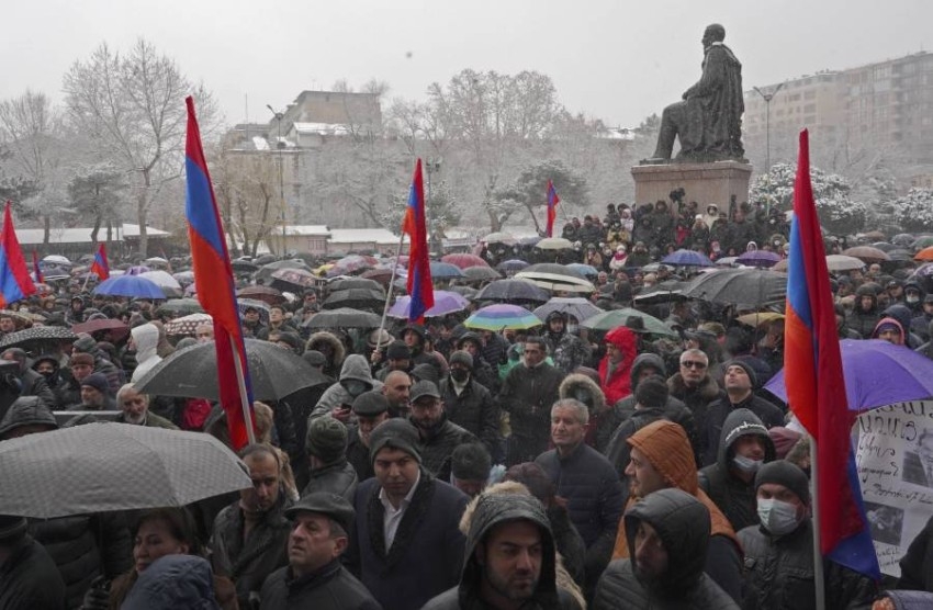 أرمينيا: آلاف المحتجين يستعدون لـ«الاستيلاء على السلطة بسرعة البرق»