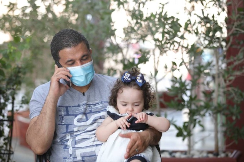 بعد استجابة محمد بن راشد لطلب علاجها.. «الرؤية» تلتقي أسرة الطفلة لافين