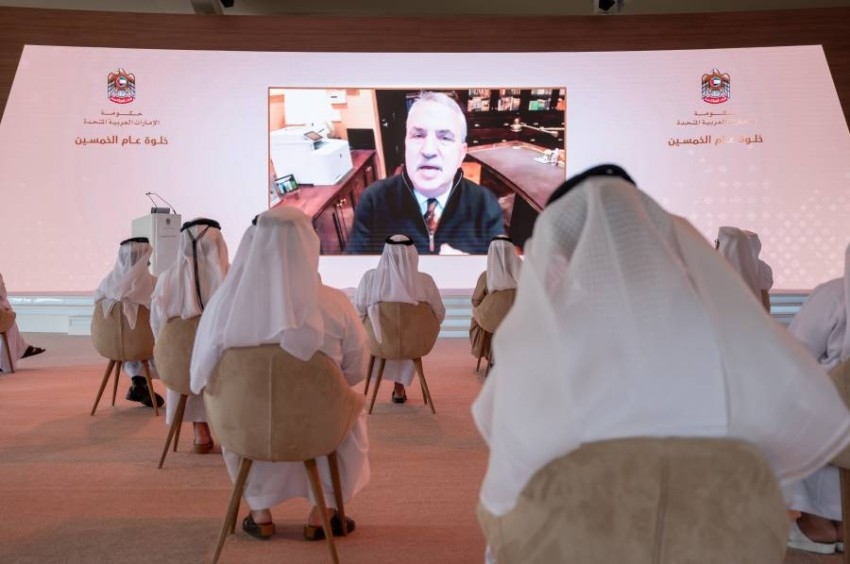 توماس فريدمان: الإمارات سباقة في طريقة تبنيها للتكنولوجيا المتقدمة
