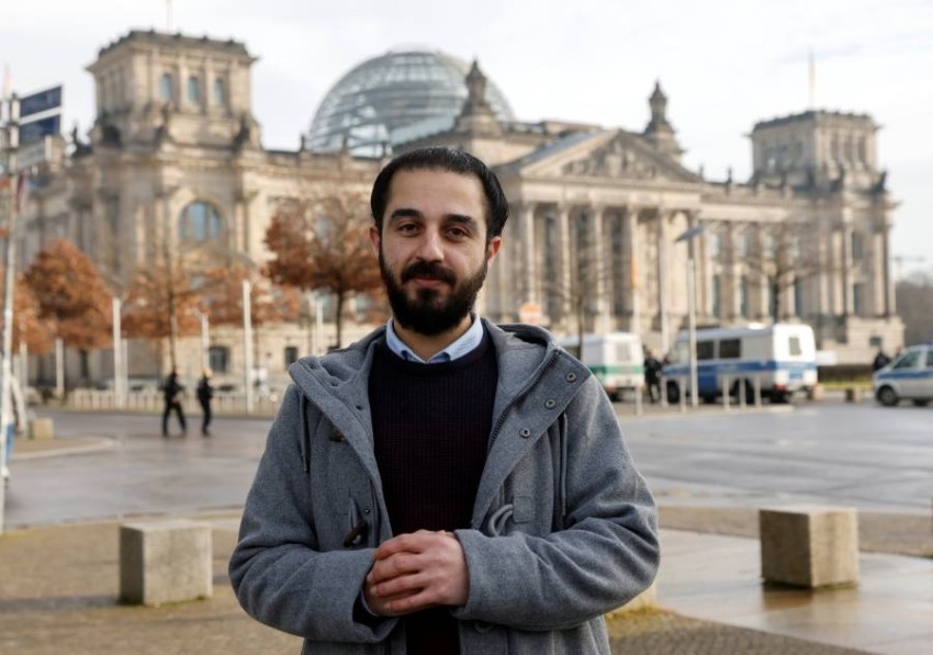بعد عبور البحر في قارب مطاطي.. سوريٌّ يسعى لعضوية البرلمان الألماني