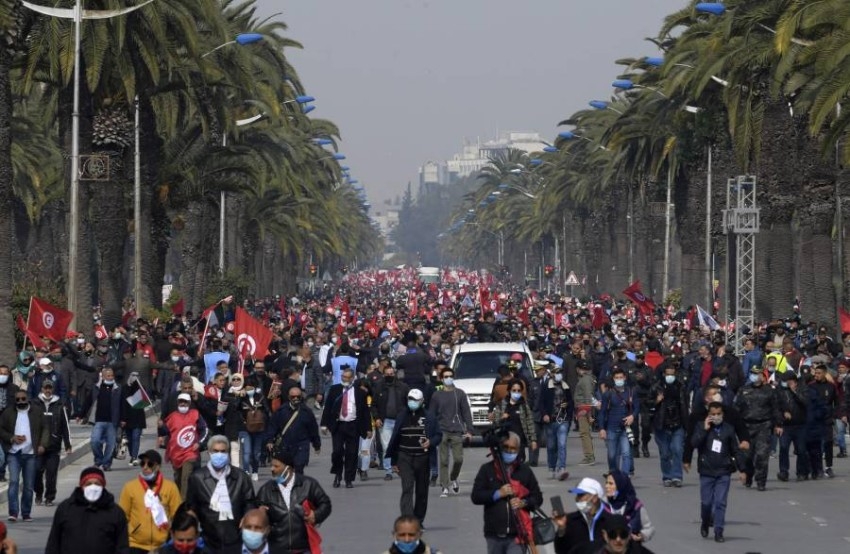 إخوان تونس يحتجون في الشارع ومخاوف من انزلاق البلاد نحو العنف