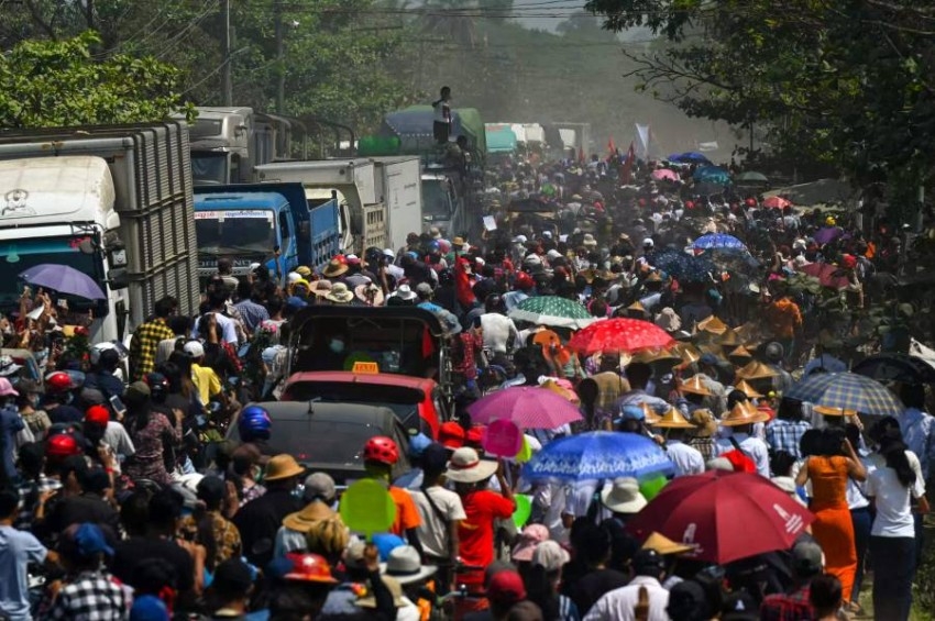 إطلاق قنابل الصوت على محتجين في ميانمار وآسيان بصدد إجراء محادثات مع الجيش