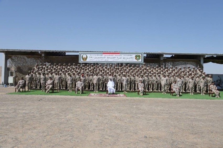 البواردي يشهد تخريج دورة الجامعيين الـ38 في كلية زايد الثاني العسكرية