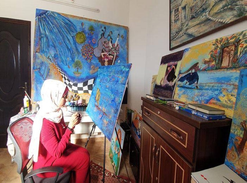 ميساء يوسف.. فلسطينية تبدع لوحات فريدة بفن الكولاج